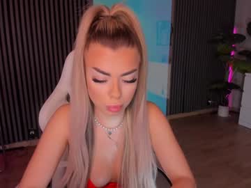 Serra_Von_Dee Chaturbate stream image from December 17, 2024