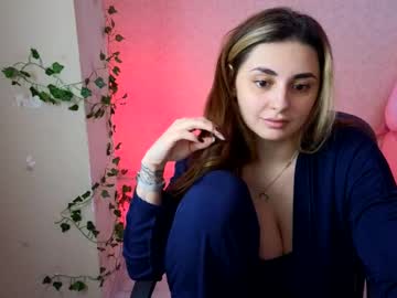 Zhenyyaaa Chaturbate stream image from December 17, 2024