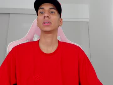 Camiloriivera Chaturbate stream image from December 17, 2024