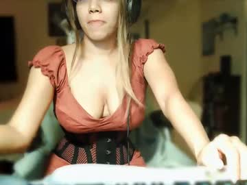 Polinalove_Streamer Chaturbate stream image from December 17, 2024