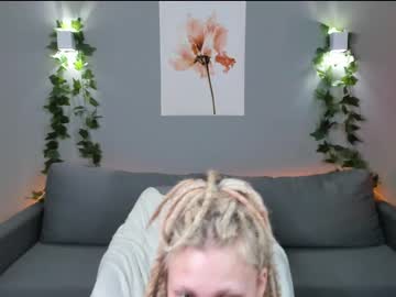 Courtneyroberts Chaturbate stream image from December 17, 2024