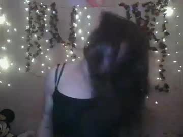 Thesillymillie Chaturbate stream image from December 17, 2024