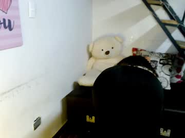 Samantha2girl Chaturbate stream image from December 18, 2024