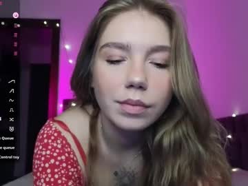 Emmyluu Chaturbate stream image from December 18, 2024