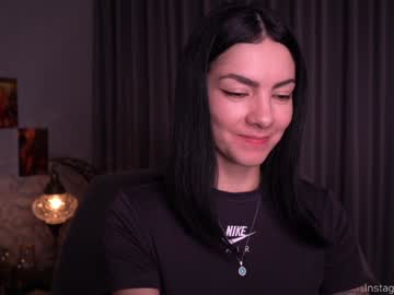 Hollylinder_ Chaturbate stream image from December 18, 2024