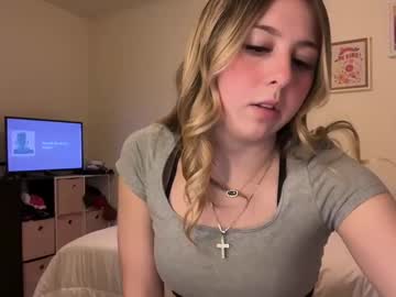 Kynziee18 Chaturbate stream image from December 18, 2024