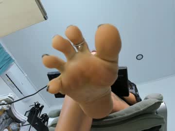 Tina_Commands Chaturbate stream image from December 18, 2024