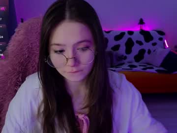 Shyvivi_ Chaturbate stream image from December 18, 2024