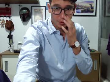 Lobomx19 Chaturbate stream image from December 18, 2024