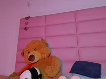 Littlee_Emma_ Chaturbate stream image from December 18, 2024