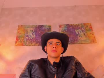 Aronfalcon Chaturbate stream image from December 18, 2024