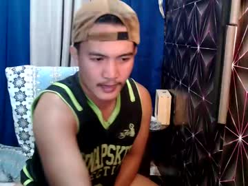 Hunkylloyd Chaturbate stream image from December 18, 2024