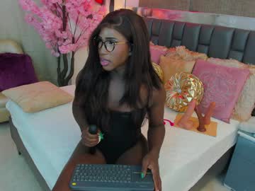 Isseymz Chaturbate stream image from December 18, 2024