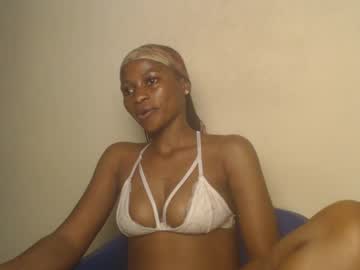 Juicypiexx Chaturbate stream image from December 18, 2024