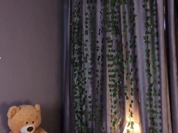 Keeleykieley Chaturbate stream image from December 18, 2024