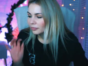 Loricarroll Chaturbate stream image from December 18, 2024