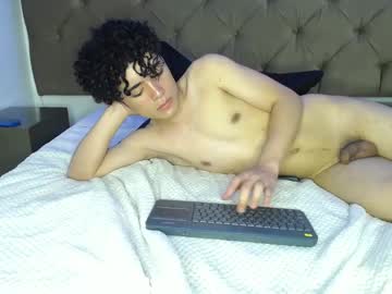 Lukesexyy Chaturbate stream image from December 18, 2024