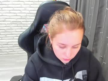 Me1issa_Cute Chaturbate stream image from December 18, 2024