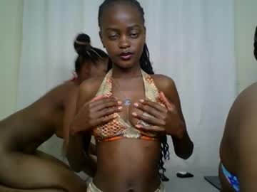 Mona_Luv Chaturbate stream image from December 18, 2024