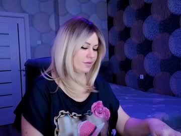 Monikawilld Chaturbate stream image from December 18, 2024