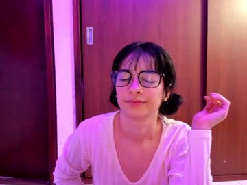 Petitee_Lunna Chaturbate stream image from December 18, 2024