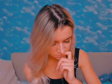 Stellamoorre Chaturbate stream image from December 18, 2024