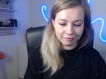 Holly_Bb95 Chaturbate stream image from December 18, 2024