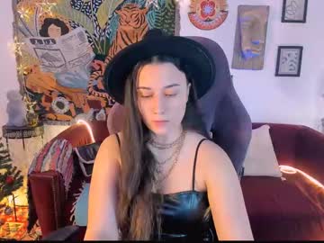 Laratucker Chaturbate stream image from December 18, 2024