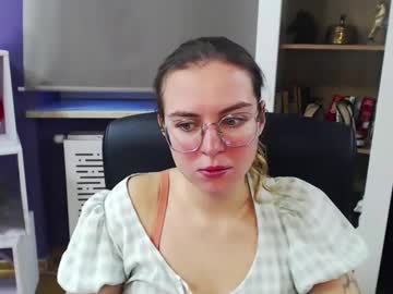 Blackrosezoey Chaturbate stream image from December 18, 2024