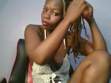 Horny_Hearts Chaturbate stream image from December 18, 2024
