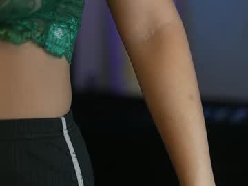 Lilbeccaxo Chaturbate stream image from December 18, 2024