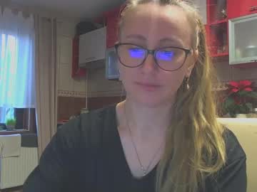 Melly_Rosey Chaturbate stream image from December 18, 2024