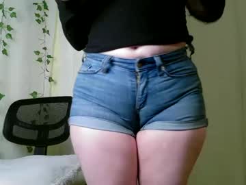 Roselovesyou321 Chaturbate stream image from December 18, 2024