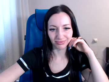 Lilymellow Chaturbate stream image from December 18, 2024