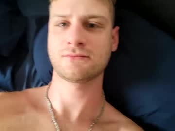 Nippllecken Chaturbate stream image from December 18, 2024