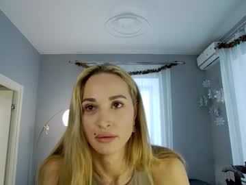 Tatti_Frutti Chaturbate stream image from December 18, 2024