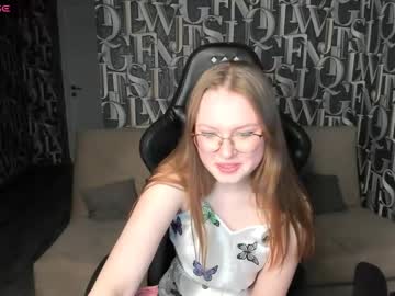 Holly_Li1n Chaturbate stream image from December 18, 2024