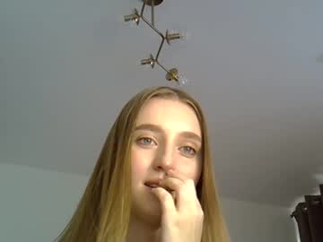 _Alo Chaturbate stream image from December 18, 2024