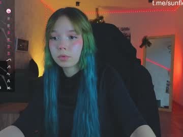 819sunflowerinahat2016 Chaturbate stream image from December 18, 2024