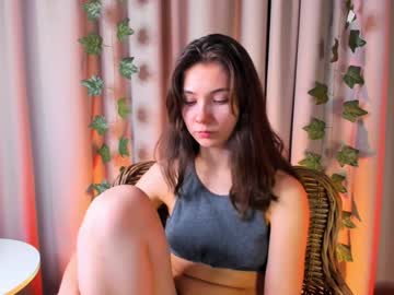 Earleneashworth Chaturbate stream image from December 18, 2024