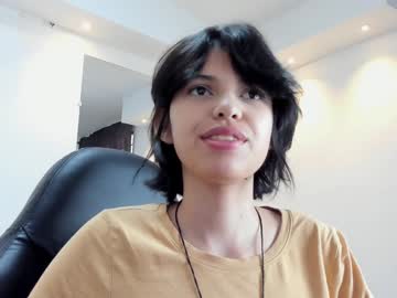 Emilie_Ann Chaturbate stream image from December 18, 2024