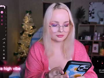 Marcelinepeach Chaturbate stream image from December 18, 2024