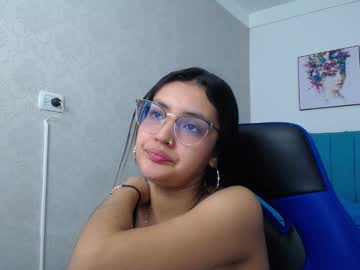 Antonella_Sweetlittle Chaturbate stream image from December 18, 2024