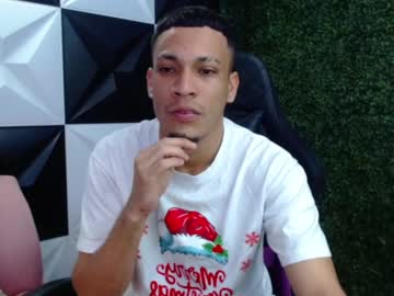 Dave_Skinnycum Chaturbate stream image from December 18, 2024