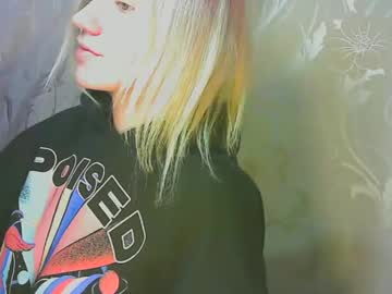 Karolynafox Chaturbate stream image from December 18, 2024