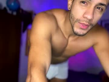 Larry_Jones Chaturbate stream image from December 18, 2024