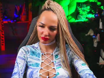 Monicamaxwel Chaturbate stream image from December 18, 2024