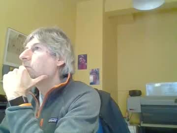 22esserre Chaturbate stream image from December 18, 2024