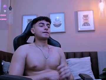 Andrewlamar77 Chaturbate stream image from December 18, 2024