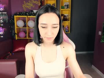 Snuggle_Lilac Chaturbate stream image from December 18, 2024